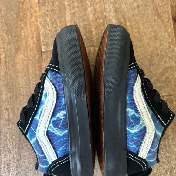 Vans Old Skool V Kids/Toddler Sneaker - Black/ Blue and white size 4.5 - Picture 2 of 7